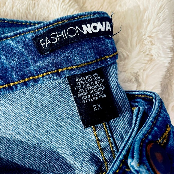 Plus-Sized High-Waisted Jeans - Picture 2 of 2